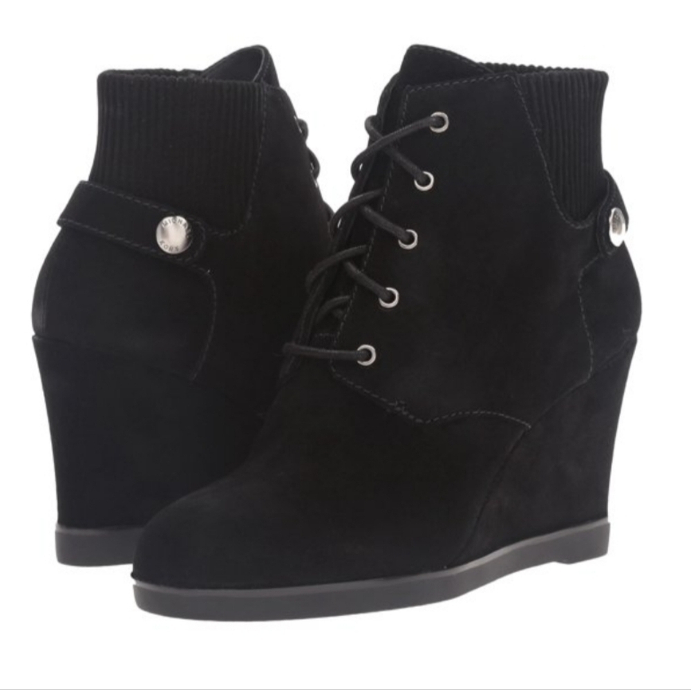 Michael Michael Kors Carrigan leather closed toe wedge ankle boots bootie sz 7